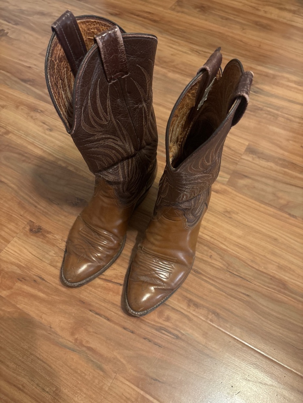 Size 7-1/2 Nokona Boots